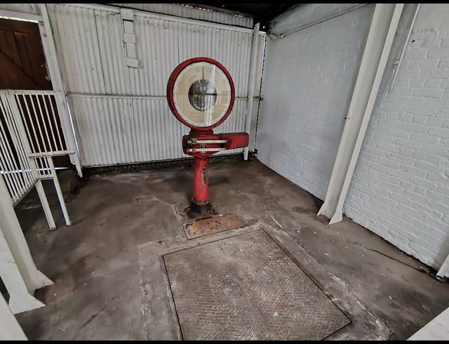 1,300M² WAREHOUSE TO LET IN DRIEHOEK